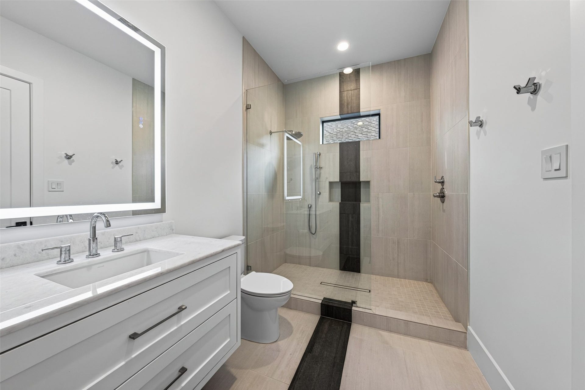 1716 Driscoll Street, Houston, TX 77019 1716 Driscoll Street, Houston, TX 77019