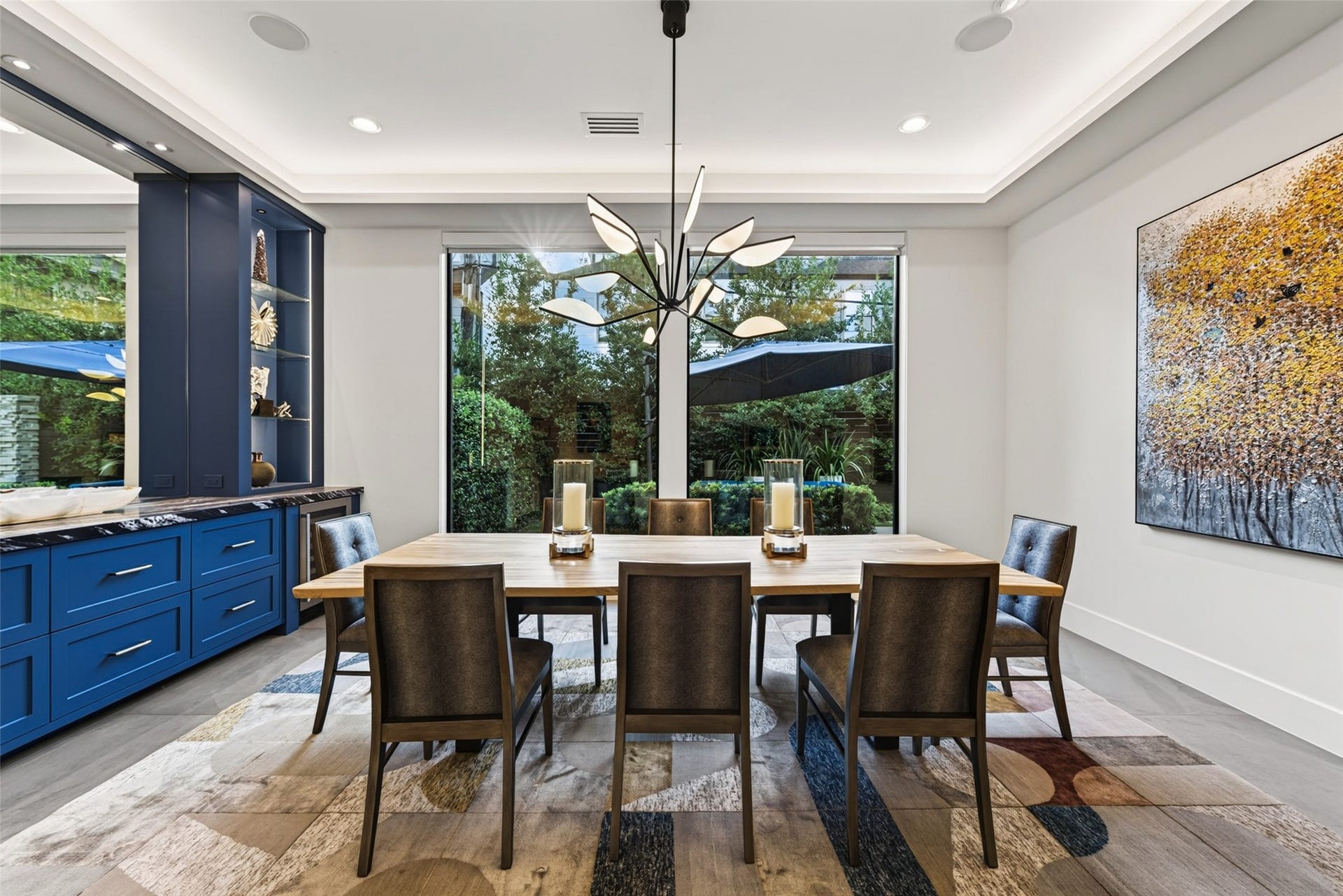 1716 Driscoll Street, Houston, TX 77019 The large dining room has expansive plate glass windows looking over the lushly landscaped back yard.