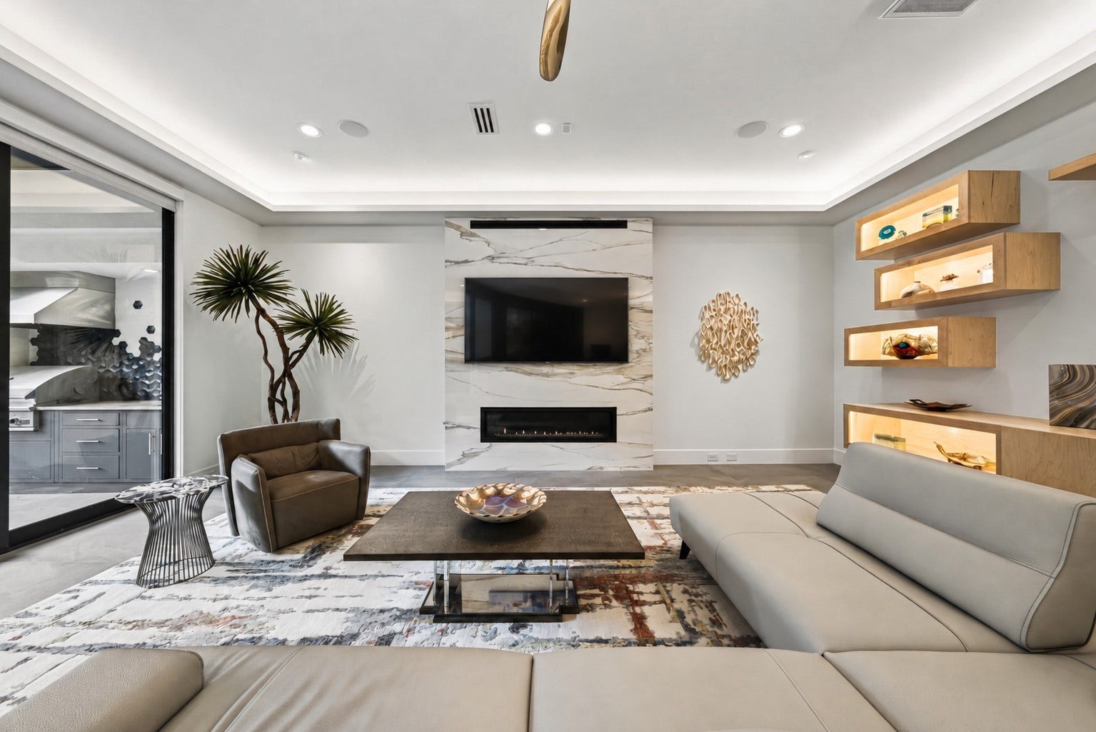 1716 Driscoll Street, Houston, TX 77019 The floor to ceiling porcelain slab frames the gas fireplace for showcasing art or lounging and watching TV.