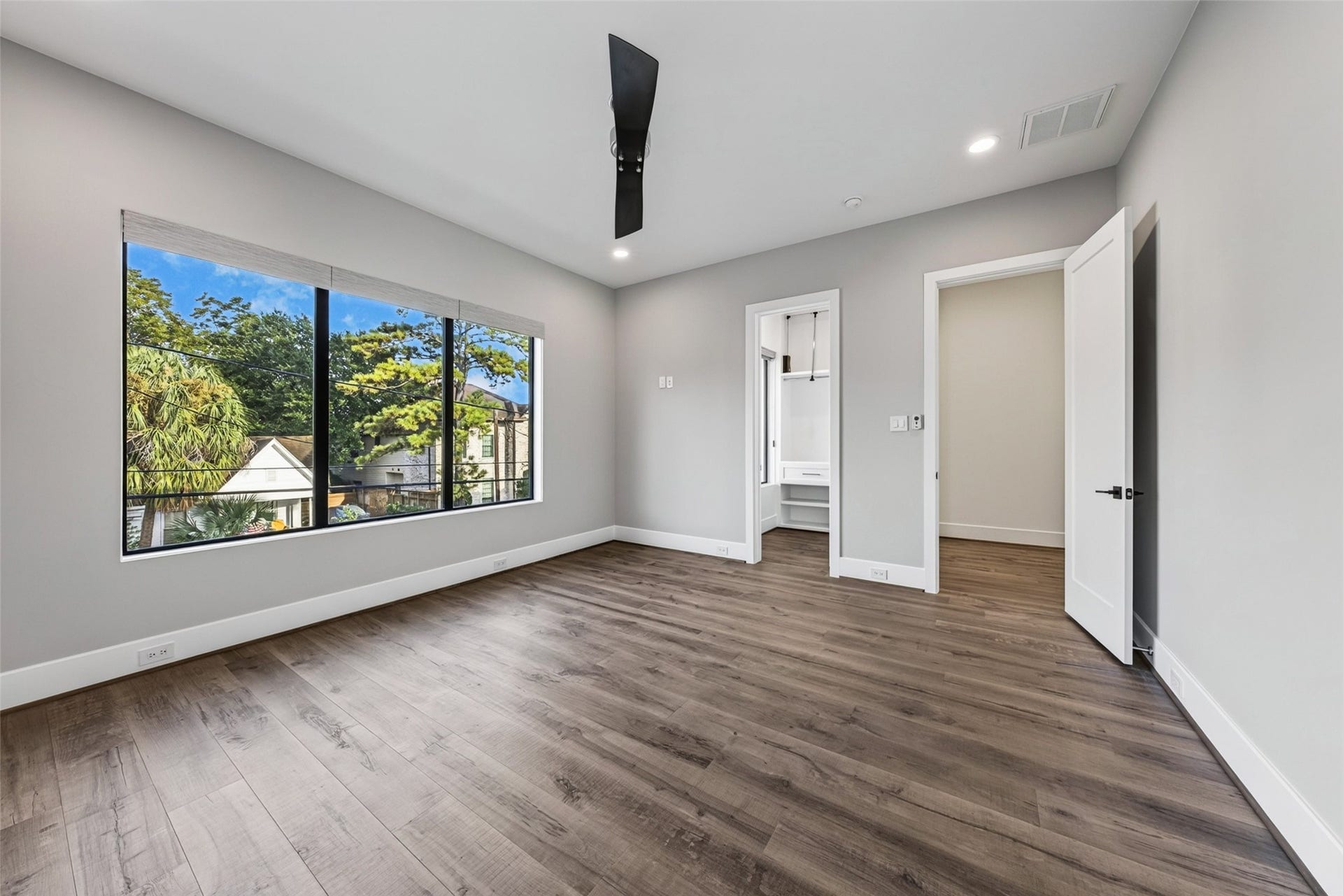 1716 Driscoll Street, Houston, TX 77019 Large secondary bedrooms can accommodate king sized beds if desired and dawn programmable mechanical shades as well.