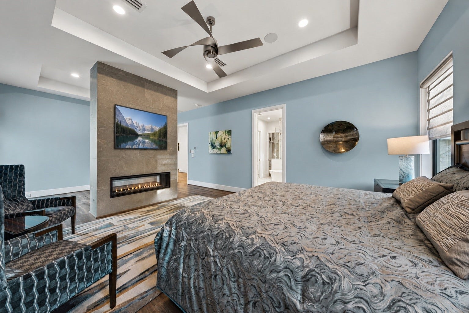 1716 Driscoll Street, Houston, TX 77019 A double-sided gas fireplace, wrapped in Italian porcelain tile, is a focal point and separates the flex space.