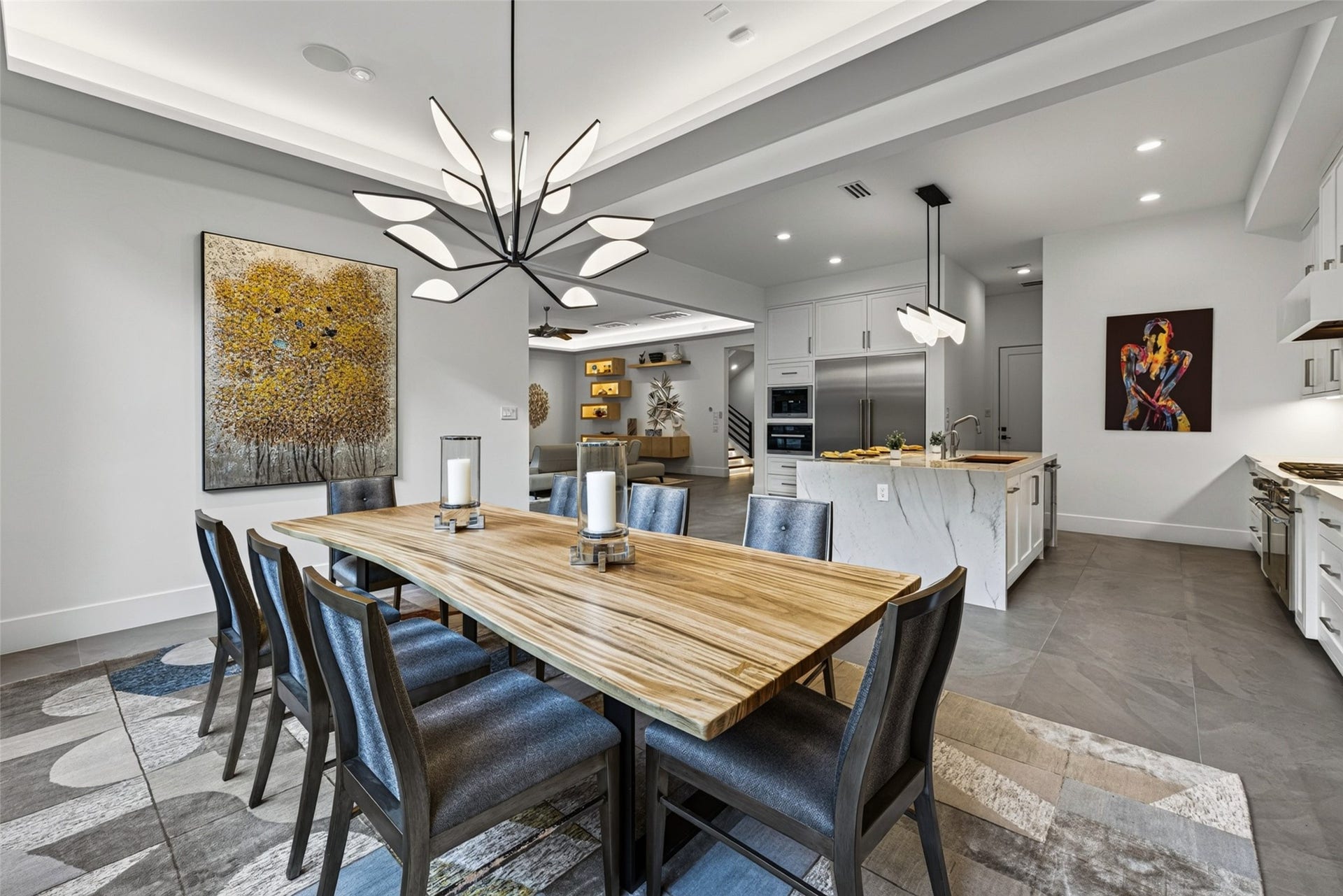 1716 Driscoll Street, Houston, TX 77019 Although the entertaining areas are open to one another, each room has a distinct space bringing warmth to the well throughout floor plan.