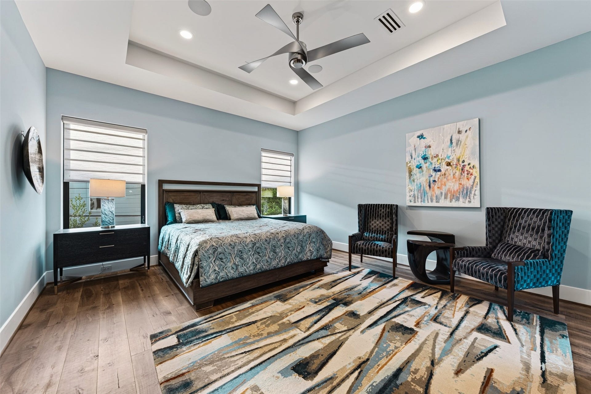 1716 Driscoll Street, Houston, TX 77019 The spacious primary suite has a coffered ceiling, opaque and black out programmable mechanical shades and surround sound.