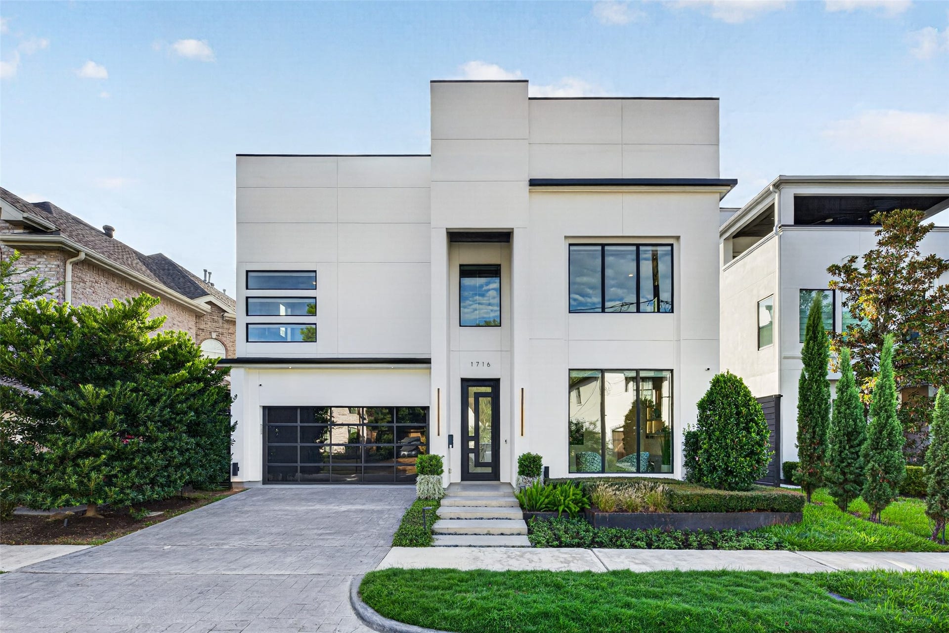 1716 Driscoll Street, Houston, TX 77019 If you are looking for a private escape in the city, or to lock and leave for a long vacation, you have found the perfect.