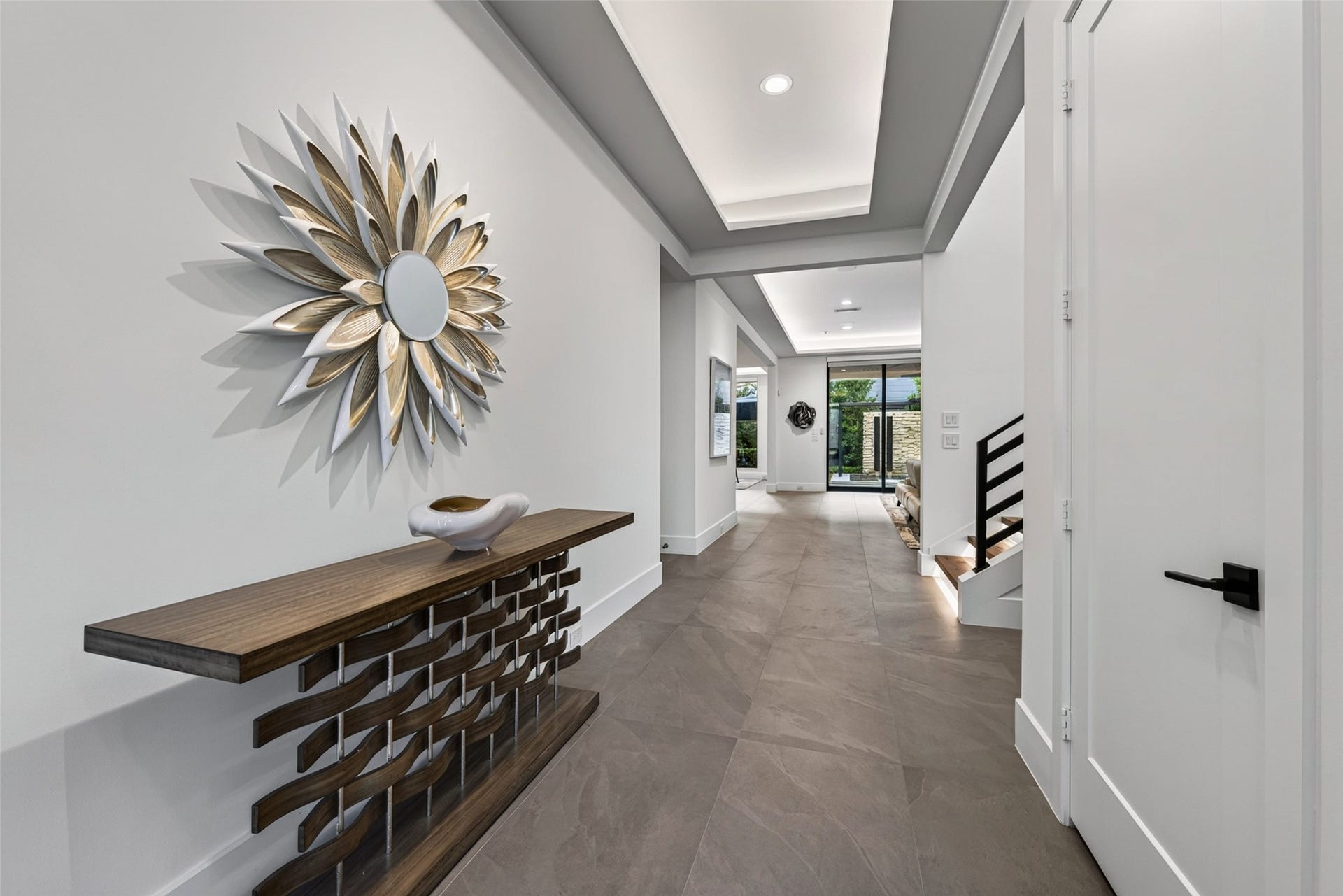 1716 Driscoll Street, Houston, TX 77019 Greet guests in the wide foyer. The door to the right is an elevator ready closet.
