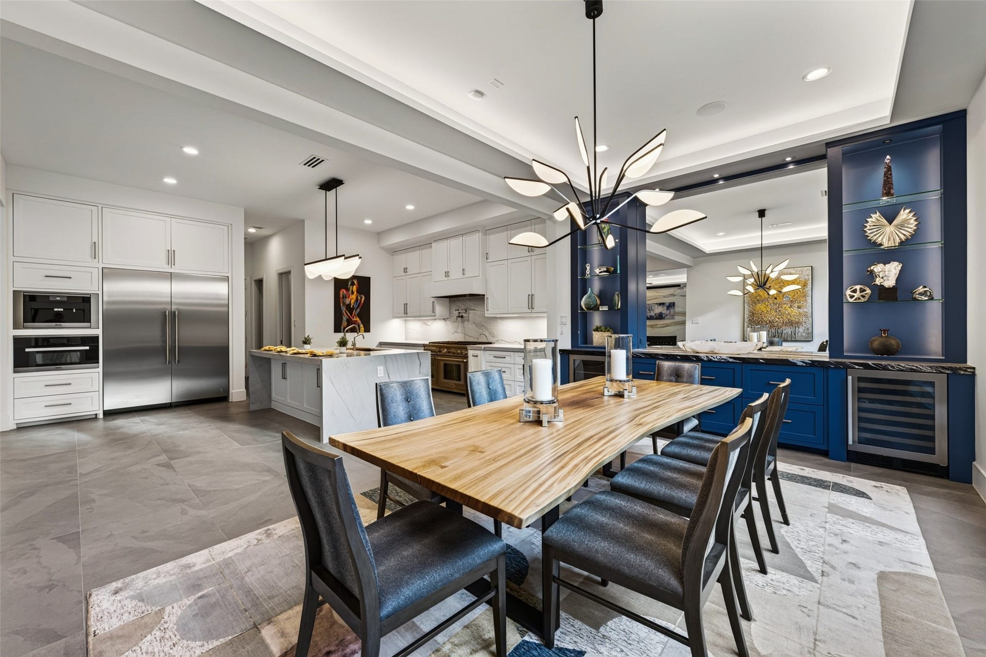 1716 Driscoll Street, Houston, TX 77019 The home boasts an open floor plan, superior construction, and sophisticated architectural elements.