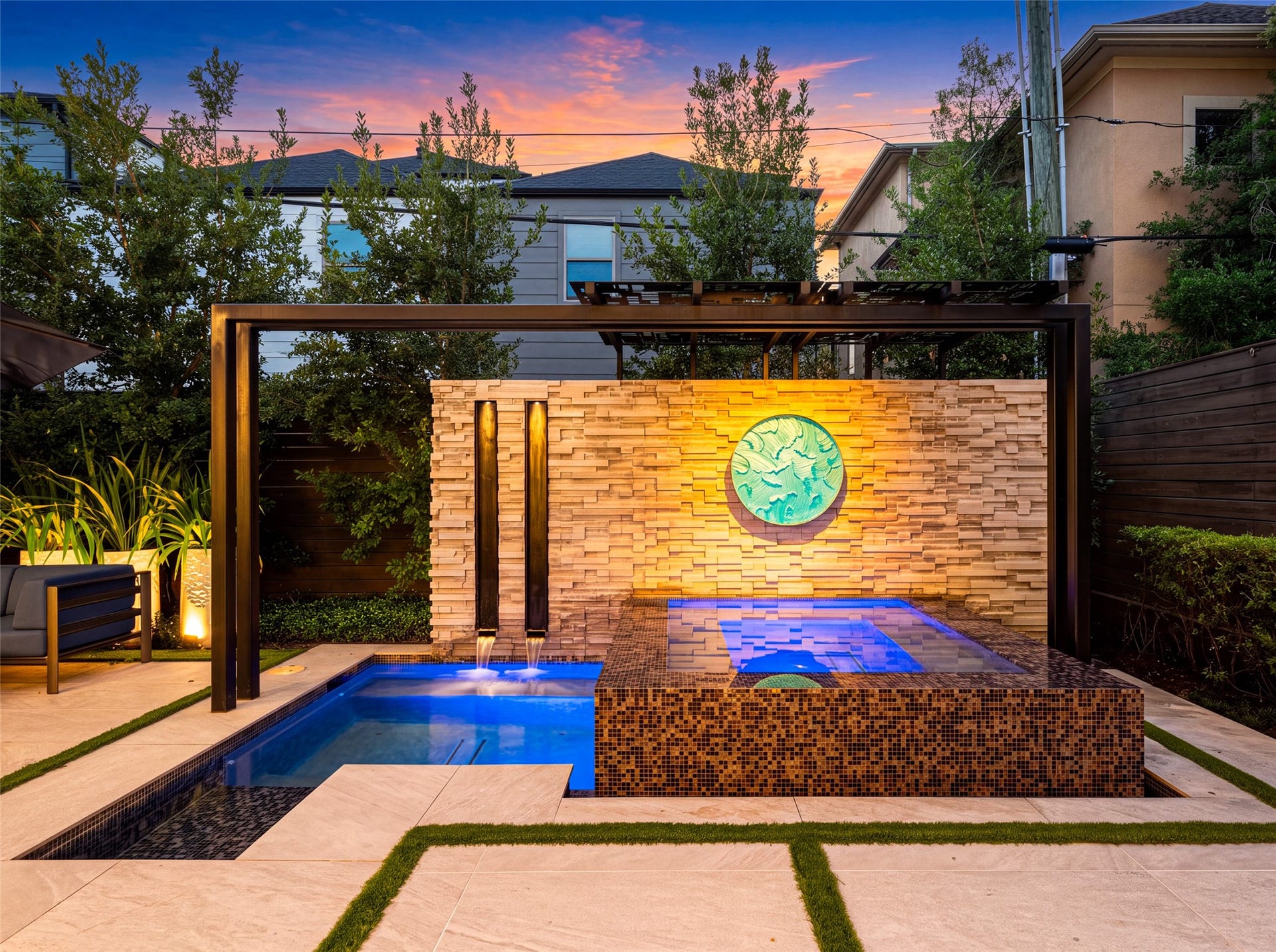 1716 Driscoll Street, Houston, TX 77019 This twilight oasis is the perfect place for relaxing in the evening. Whether taking a cool dip, relaxing in the spa, or entertaining friends; this backyard delivers.