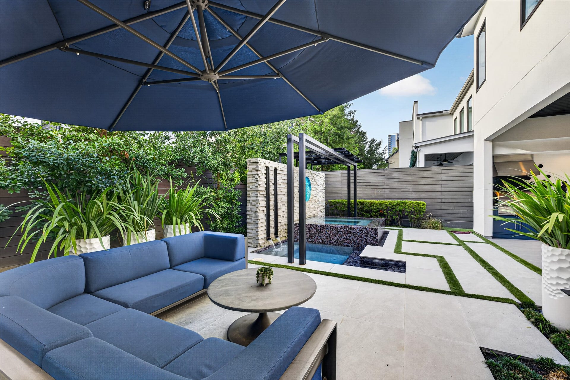 1716 Driscoll Street, Houston, TX 77019 You literally have a private resort at your home.