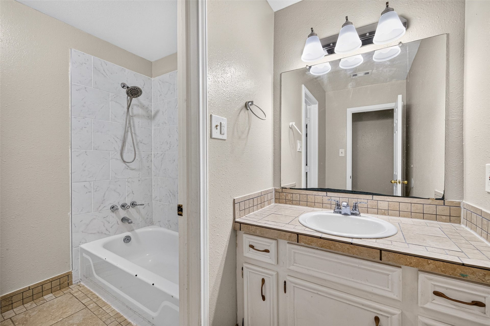 12915 33rd 1/2 Street, Santa Fe, TX 77510 12915 33rd 1/2 Street, Santa Fe, TX 77510