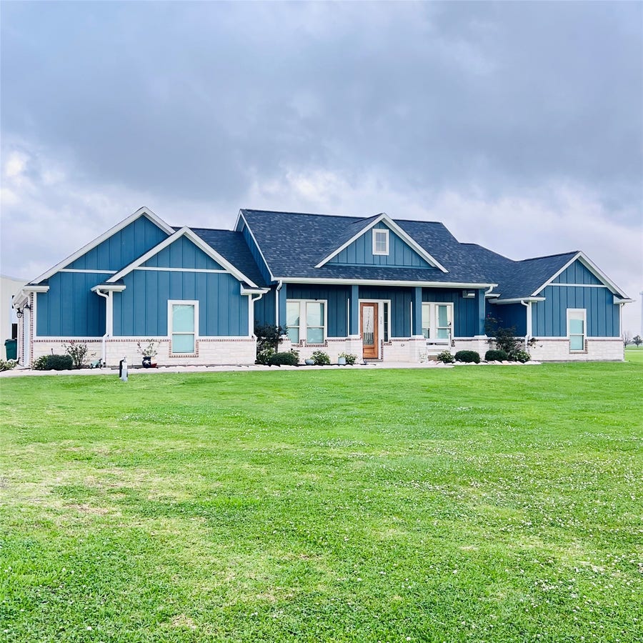 Property photo for 320 Buffalo Trail, Angleton, TX