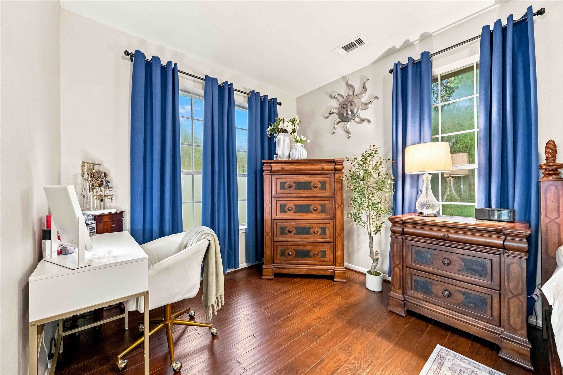 4118 Laurette Court, Sugar Land, TX 77479 Plenty of room for a sitting area. Select furnishings may be available for purchase separately.