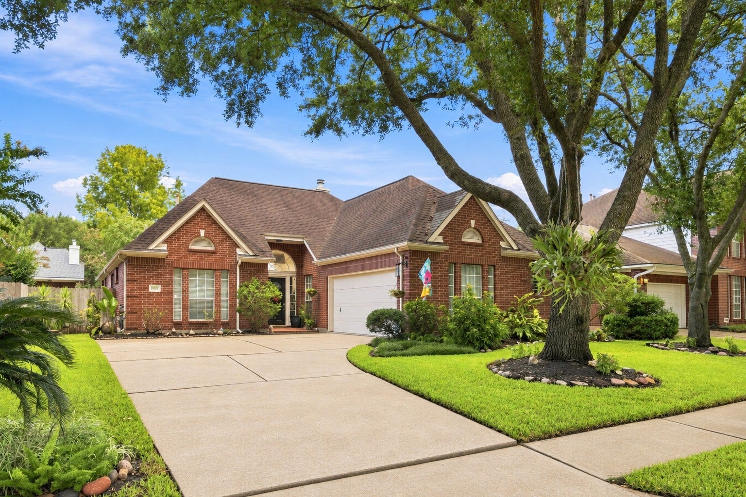 4118 Laurette Court, Sugar Land, TX 77479 Welcome to 4118 Laurette Court!
A charming brick home with a welcoming arched entryway, manicured lawn, and mature trees, offering great curb appeal!