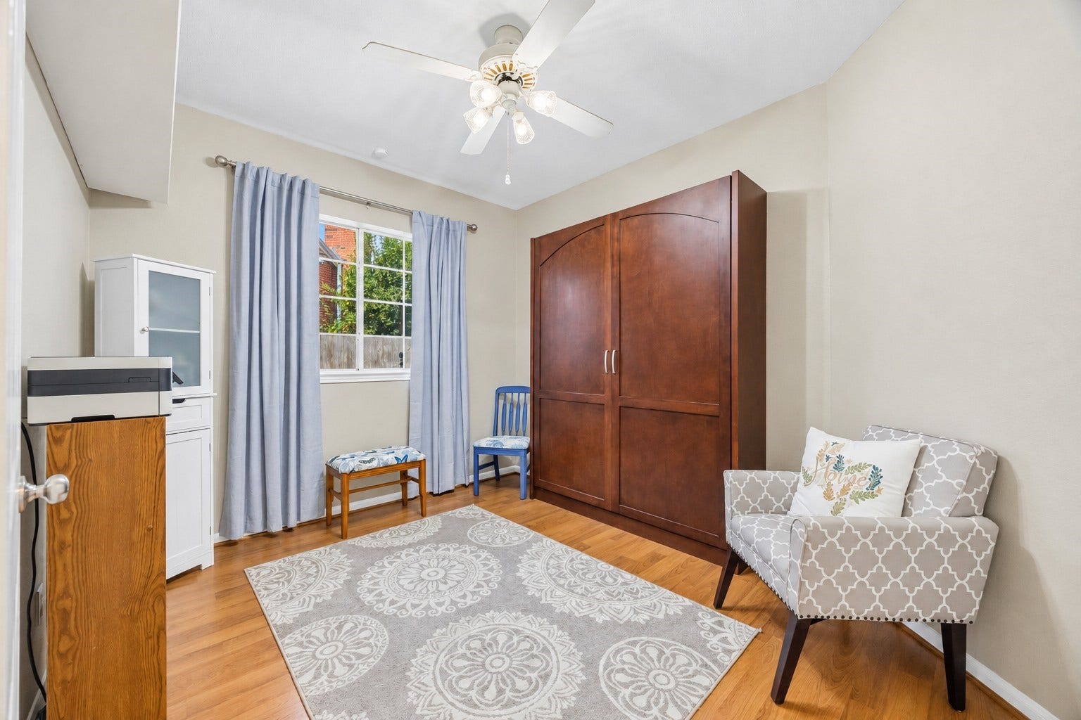 4118 Laurette Court, Sugar Land, TX 77479 Secondary bedroom with Murphy bed for overnight guests.