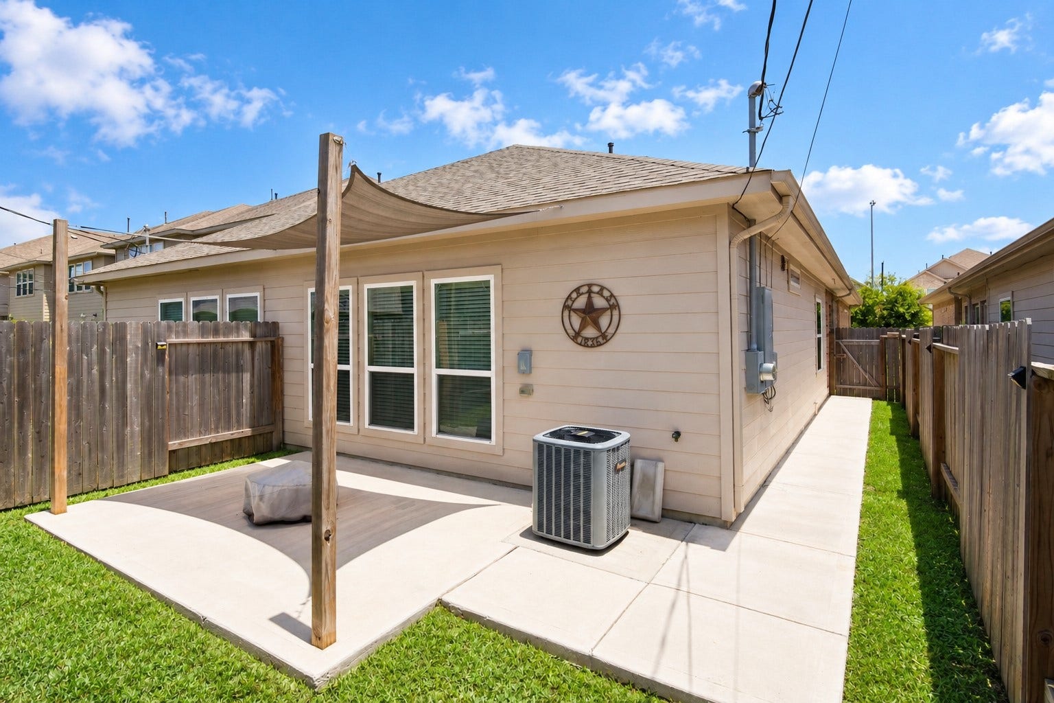 517 N 6th Street, La Porte, TX 77571 517 N 6th Street, La Porte, TX 77571