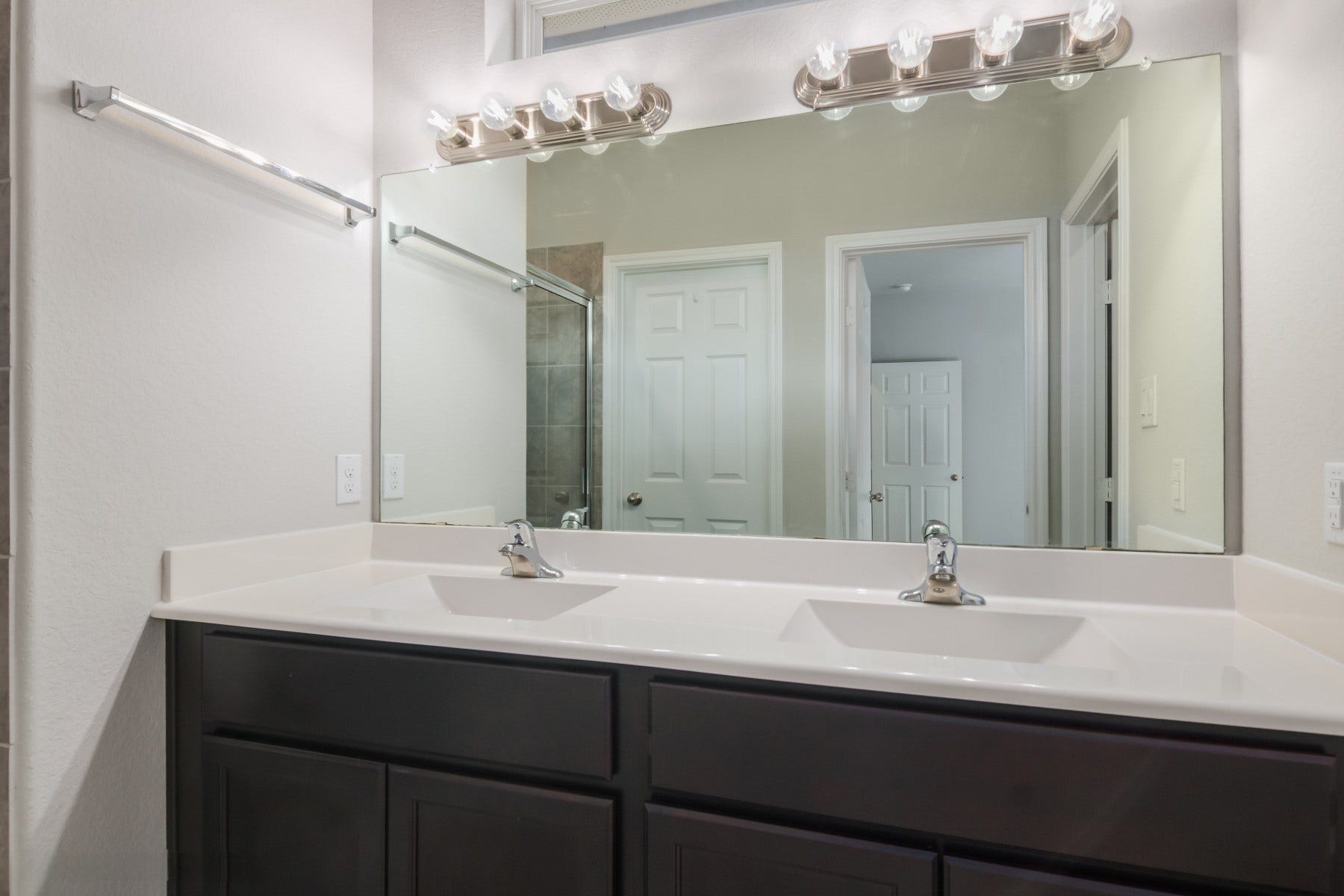517 N 6th Street, La Porte, TX 77571 517 N 6th Street, La Porte, TX 77571