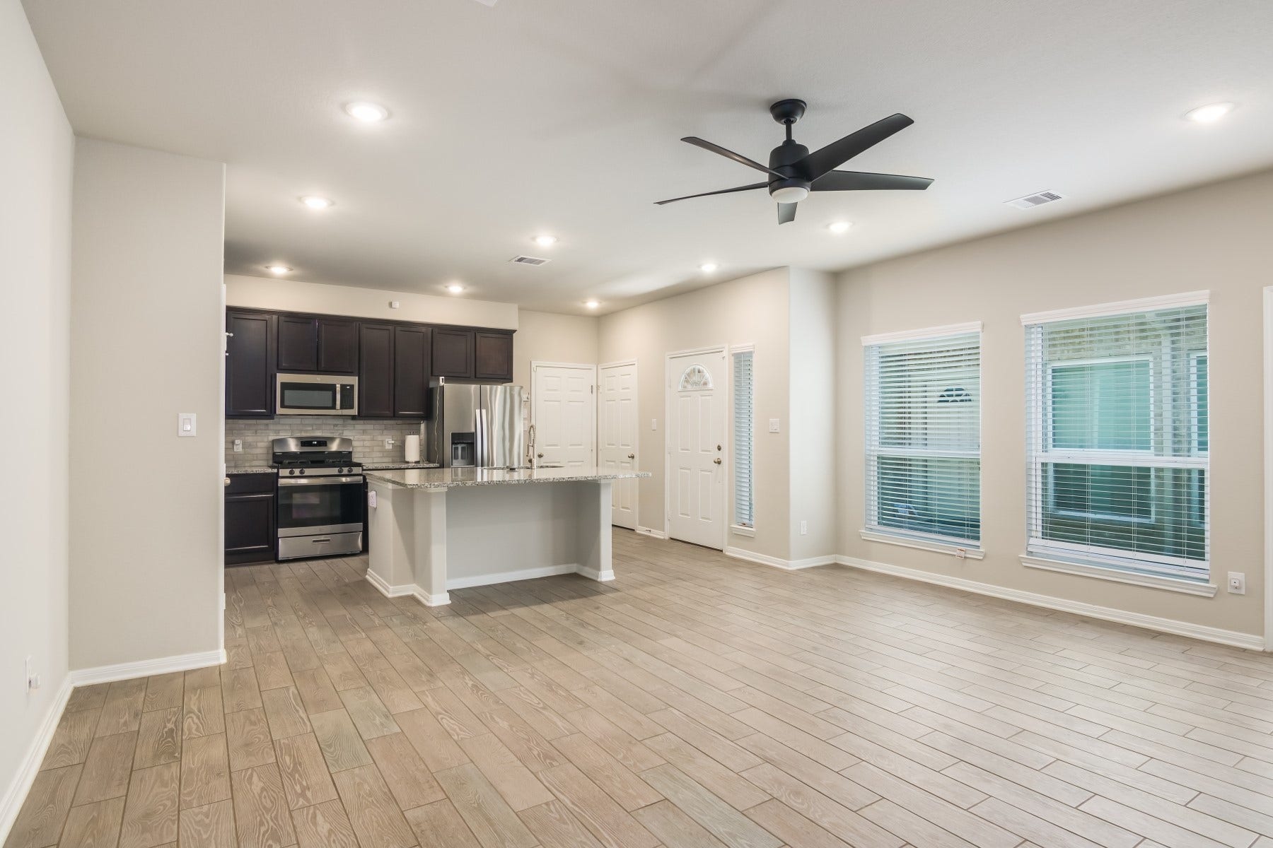 517 N 6th Street, La Porte, TX 77571 An airy, light-filled living area with an open layout and versatile space to make your own.