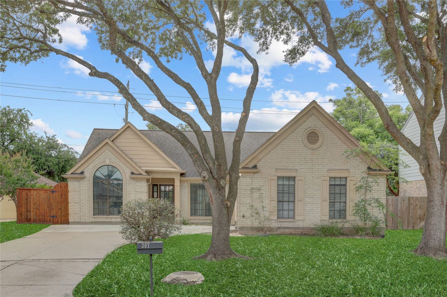 Property photo for 307 E Sutton Square, Stafford, TX