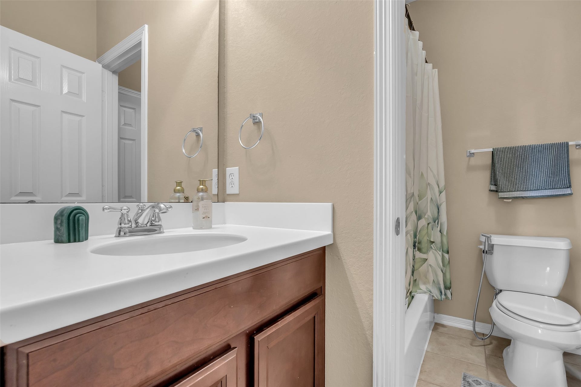 3314 Sussex Way, Friendswood, TX 77546 Common bathroom on the second floor featuring a tub and shower combination along with a single sink for everyday use.