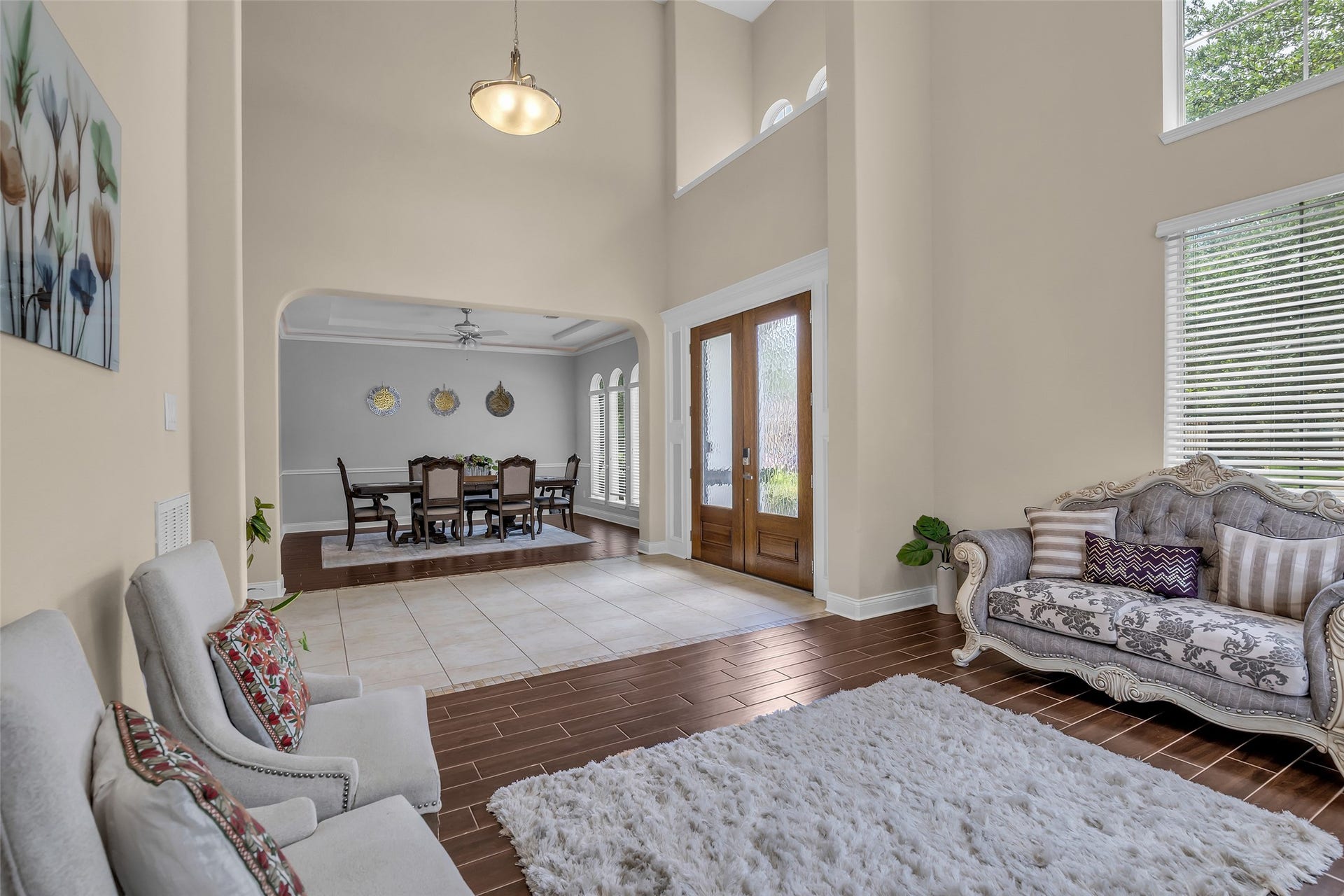 3314 Sussex Way, Friendswood, TX 77546 As you step inside, youre welcomed by a spacious foyer. To the left is the living room, while the dining area is conveniently located to the right.