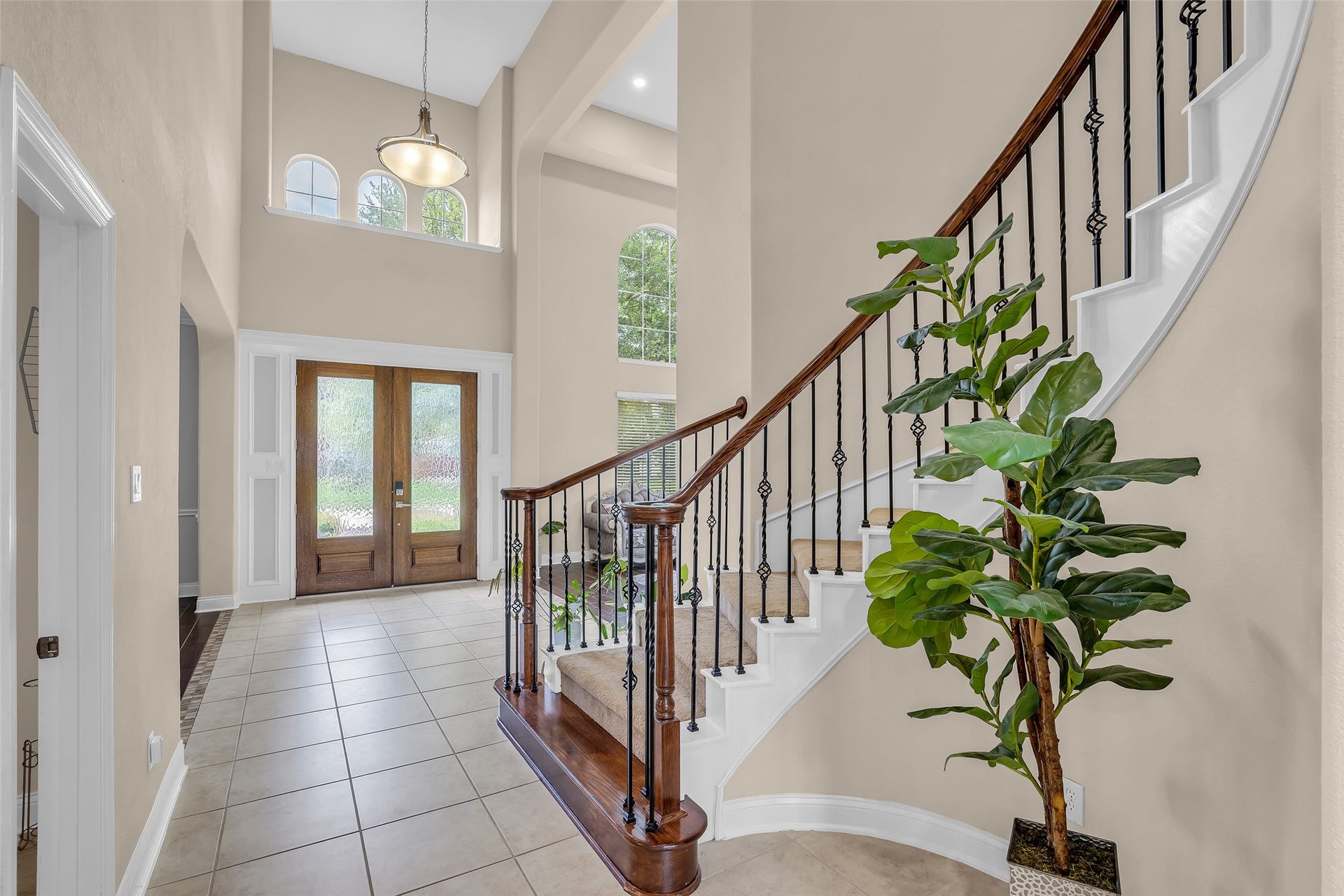 3314 Sussex Way, Friendswood, TX 77546 The main entrance opens to a foyer with an open-to-above design, creating a bright and impressive entryway.