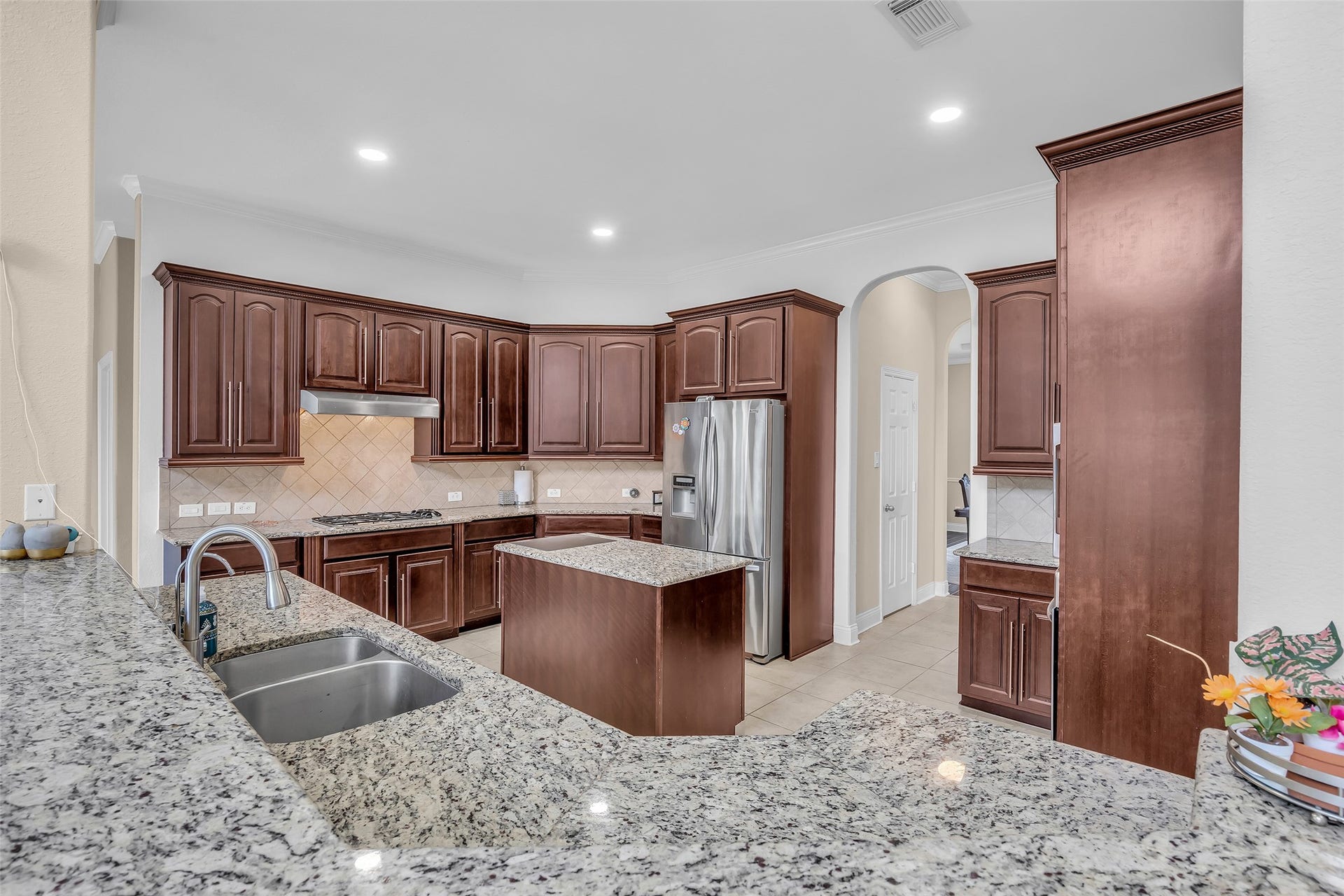 3314 Sussex Way, Friendswood, TX 77546 Additional view of the kitchen.