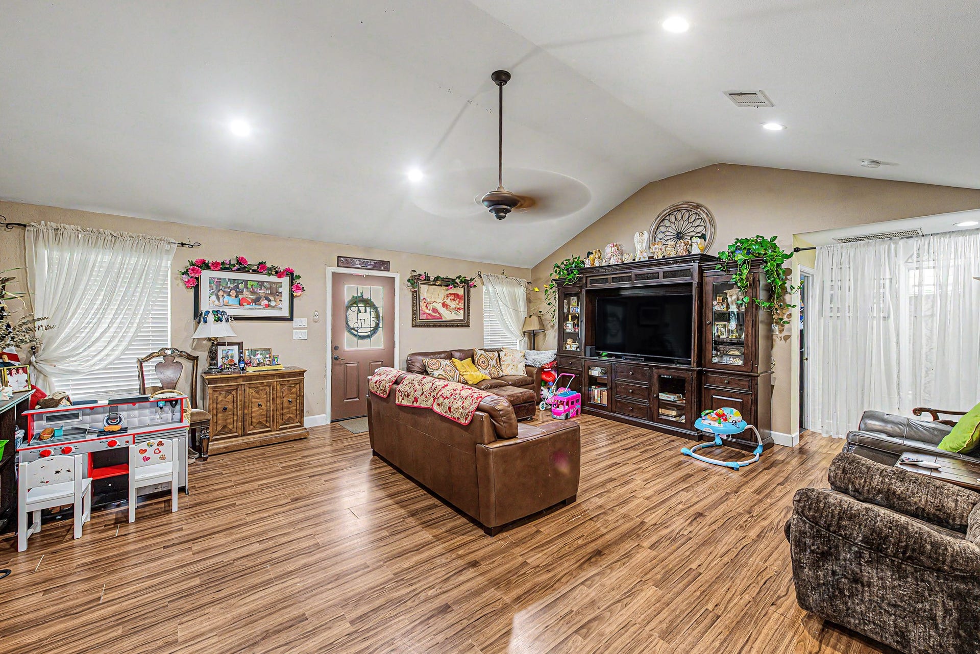 29867 Marti Road, Katy, TX 77493 29867 Marti Road, Katy, TX 77493