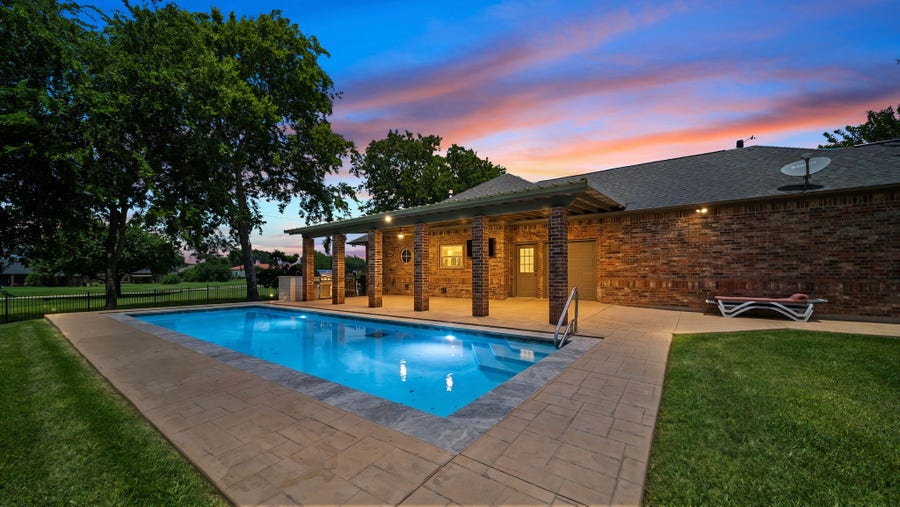 Property photo for 118 Hillsborough Drive W, Montgomery, TX