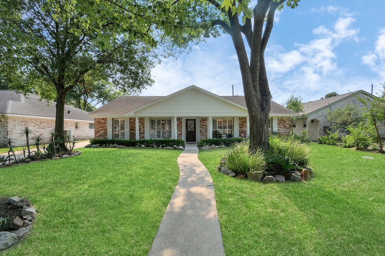 9811 Rocktree Drive, Houston, TX 77040