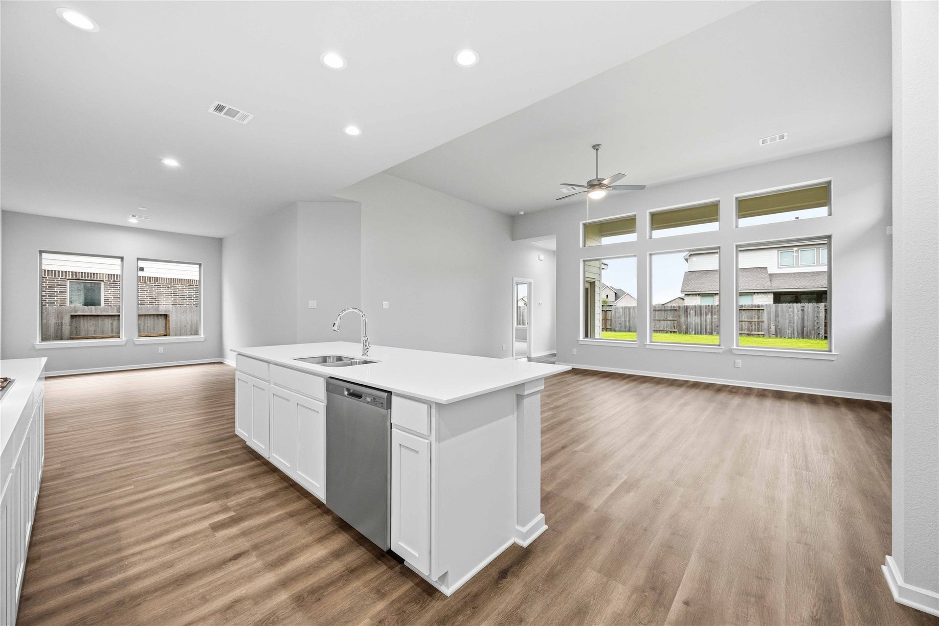 2808 Gran Castillo Drive, La Marque, TX 77568 2808 Gran Castillo Drive, La Marque, TX 77568