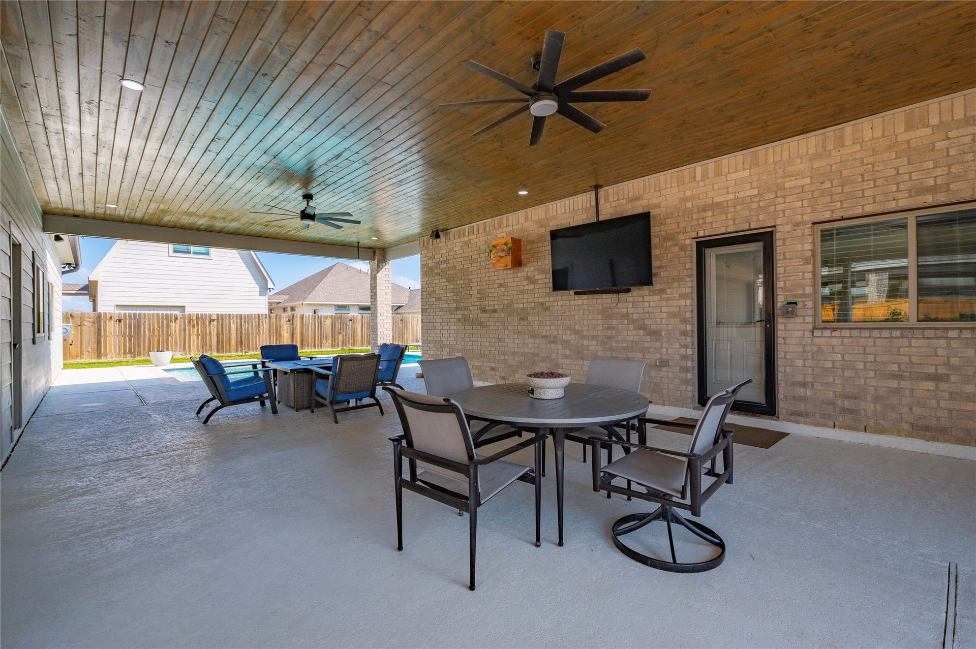2110 Wikiup Street, Dickinson, TX 77539 2110 Wikiup Street, Dickinson, TX 77539