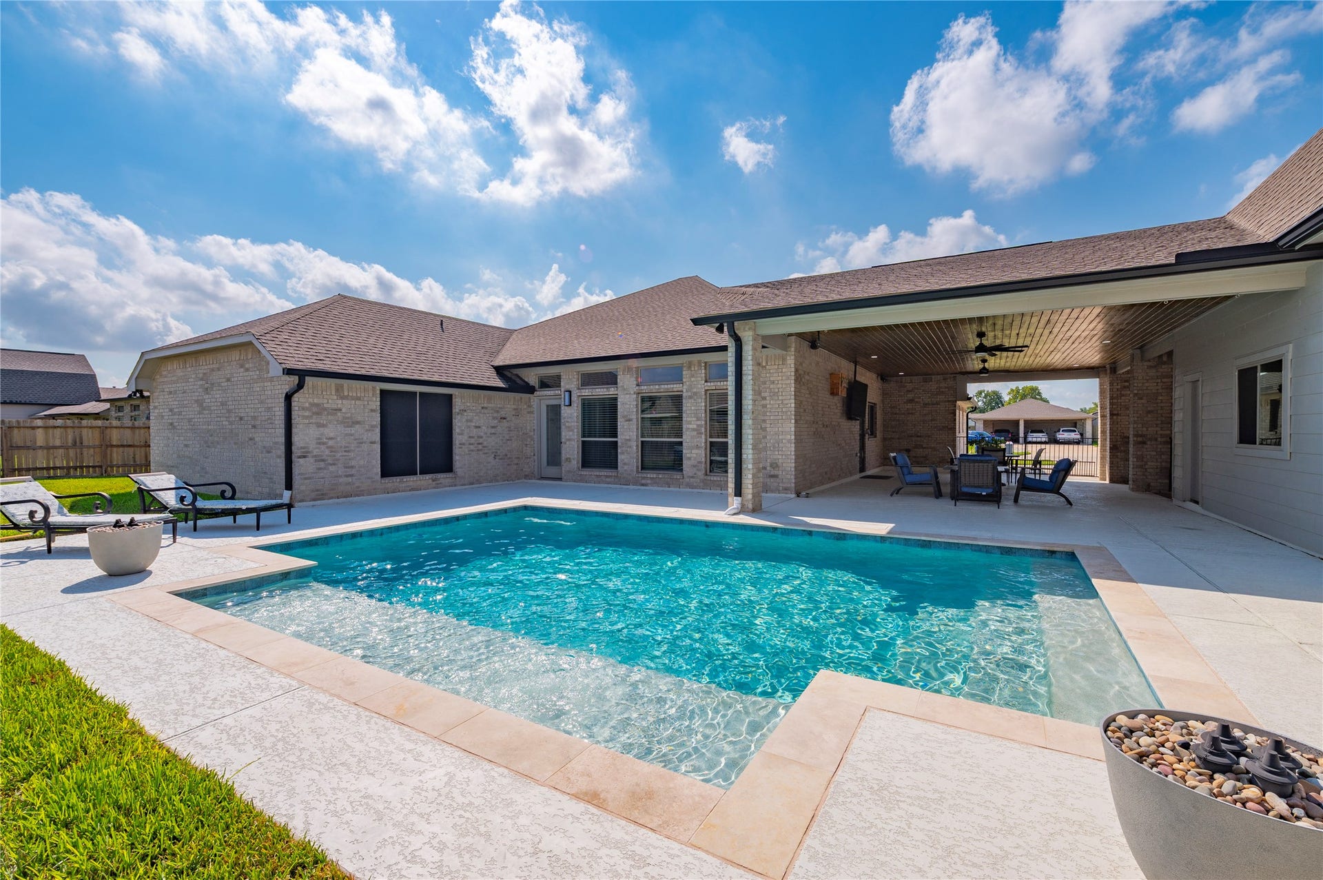 2110 Wikiup Street, Dickinson, TX 77539 2110 Wikiup Street, Dickinson, TX 77539