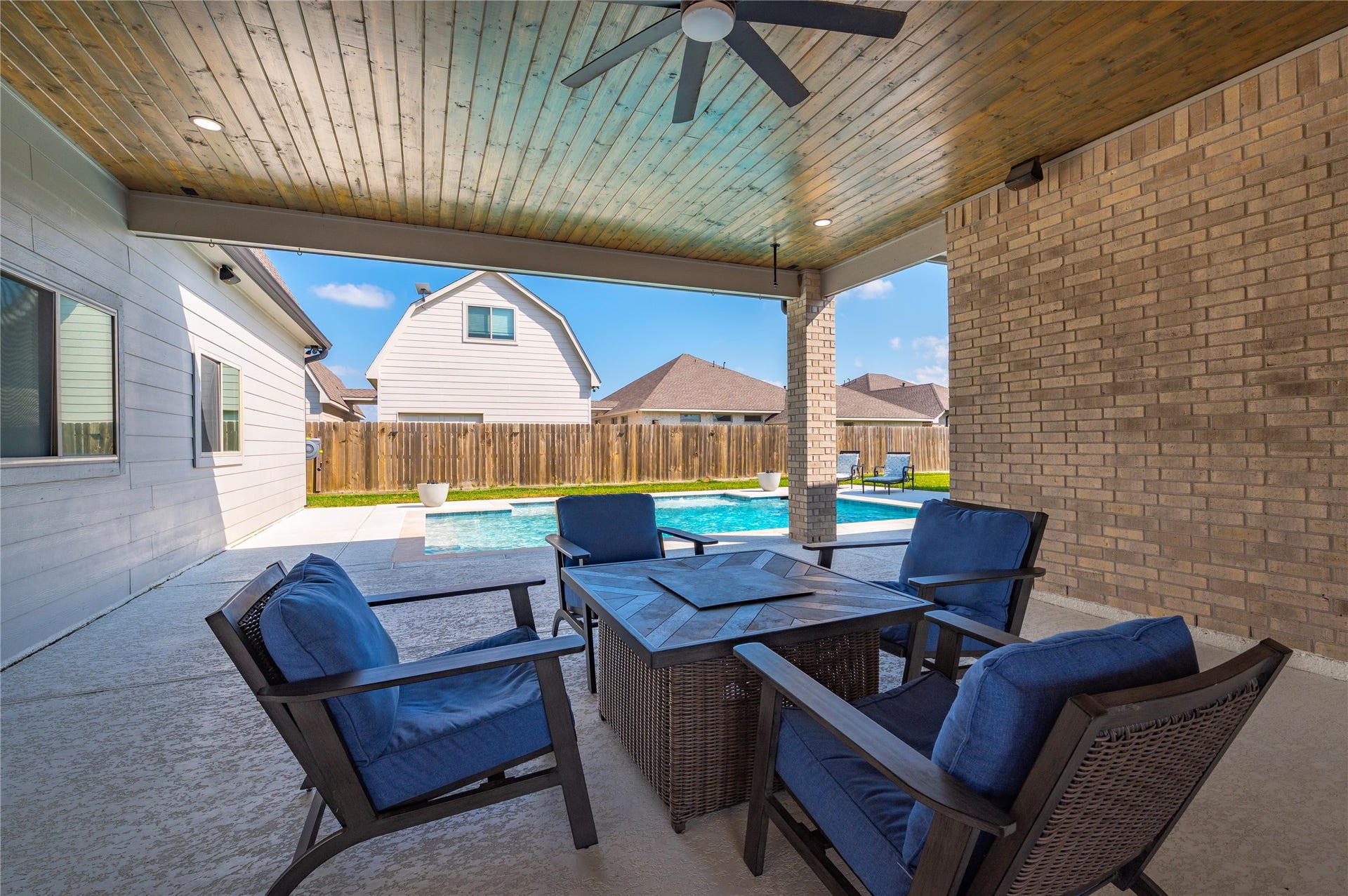 2110 Wikiup Street, Dickinson, TX 77539 2110 Wikiup Street, Dickinson, TX 77539
