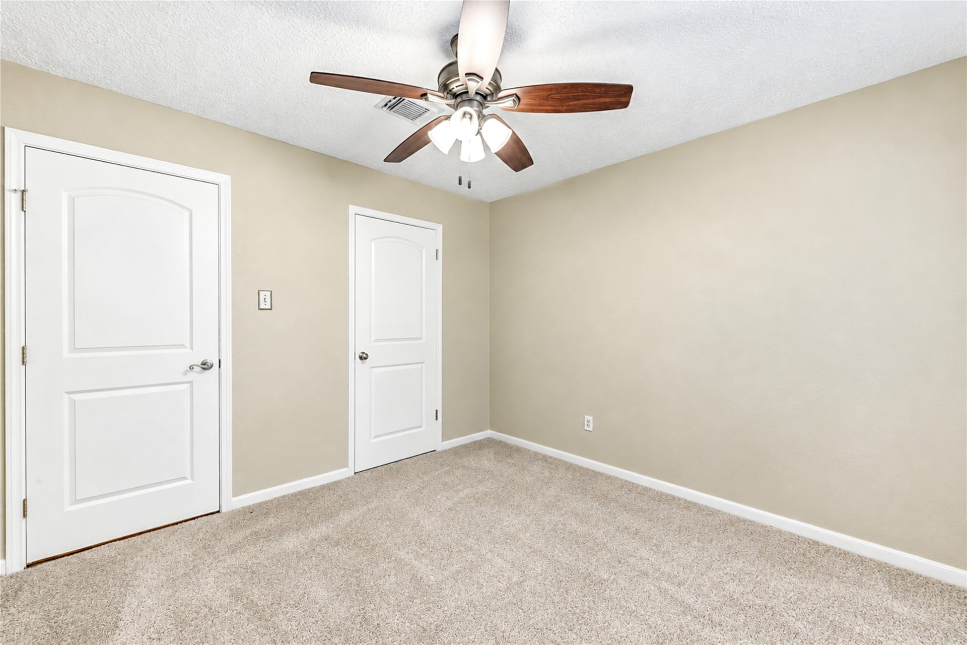 9014 Sabastian Drive, Houston, TX 77083 9014 Sabastian Drive, Houston, TX 77083
