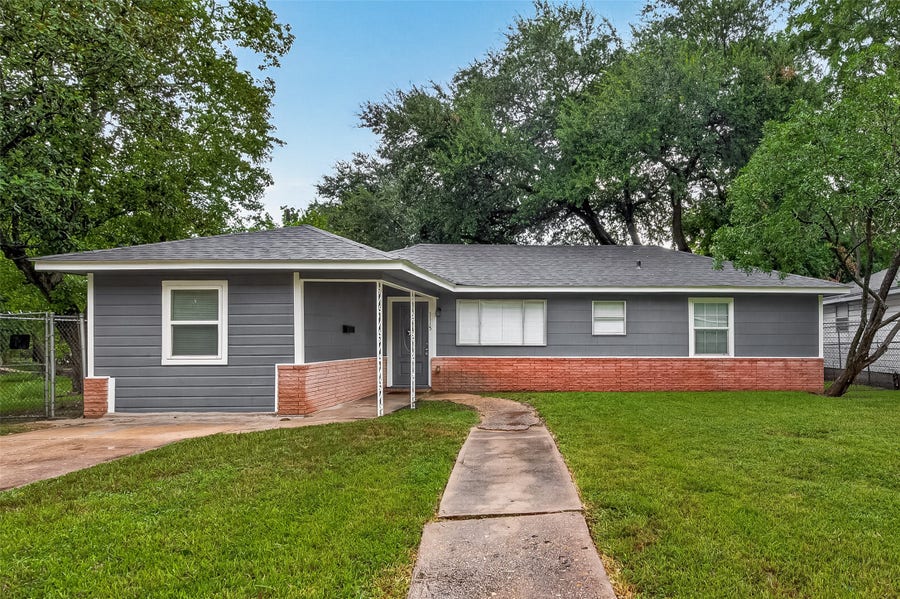 Property photo for 1115 Avenue E, Rosenberg, TX