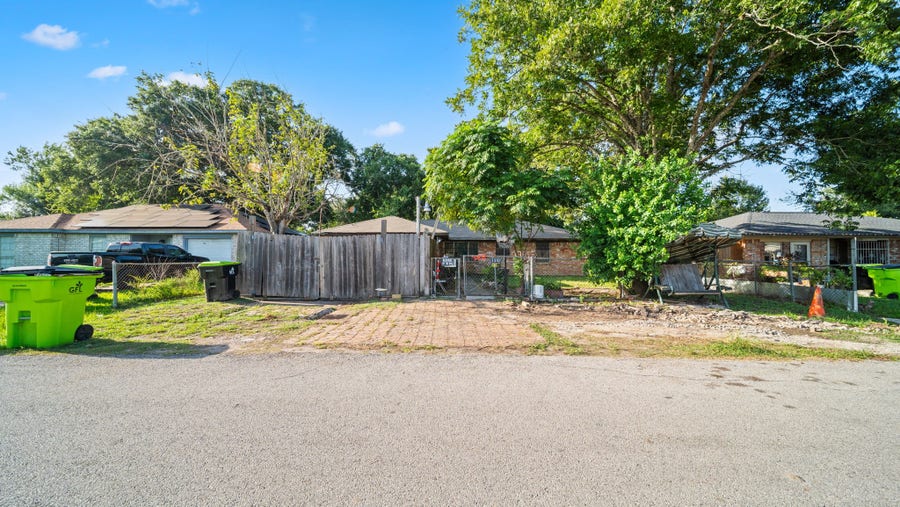 Property photo for 1302 San Jacinto Avenue, Richmond, TX