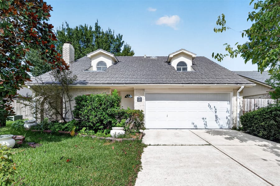 Property photo for 1119 Pinecroft Drive, Sugar Land, TX
