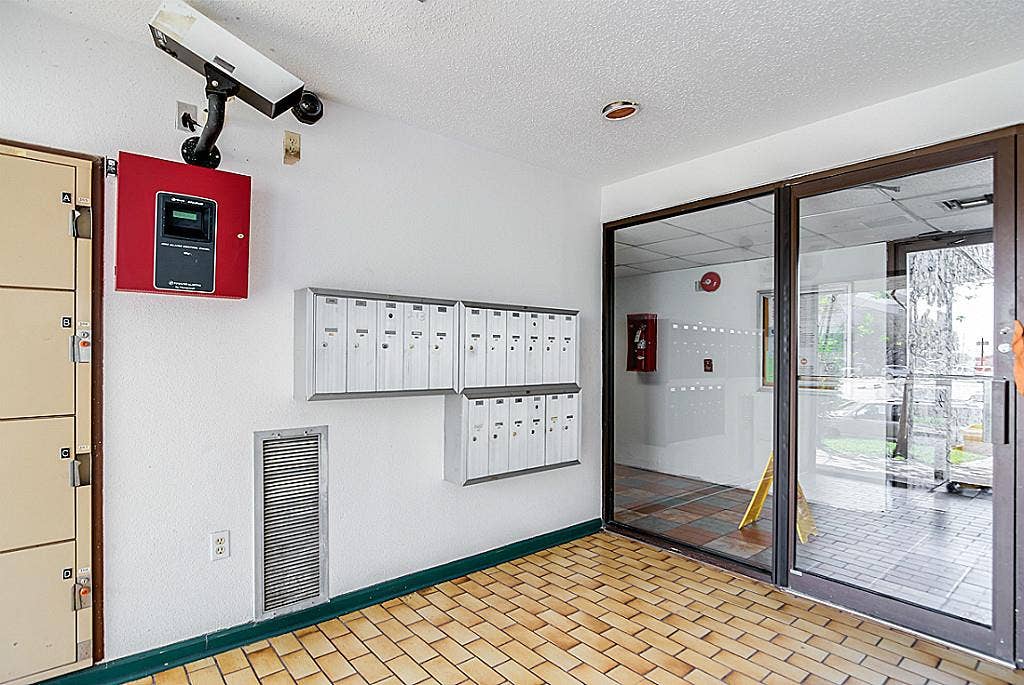 2818 S Bartell Drive, #312, Houston, TX 77054 Gated Community w Assigned Parking Steps from Building Entry