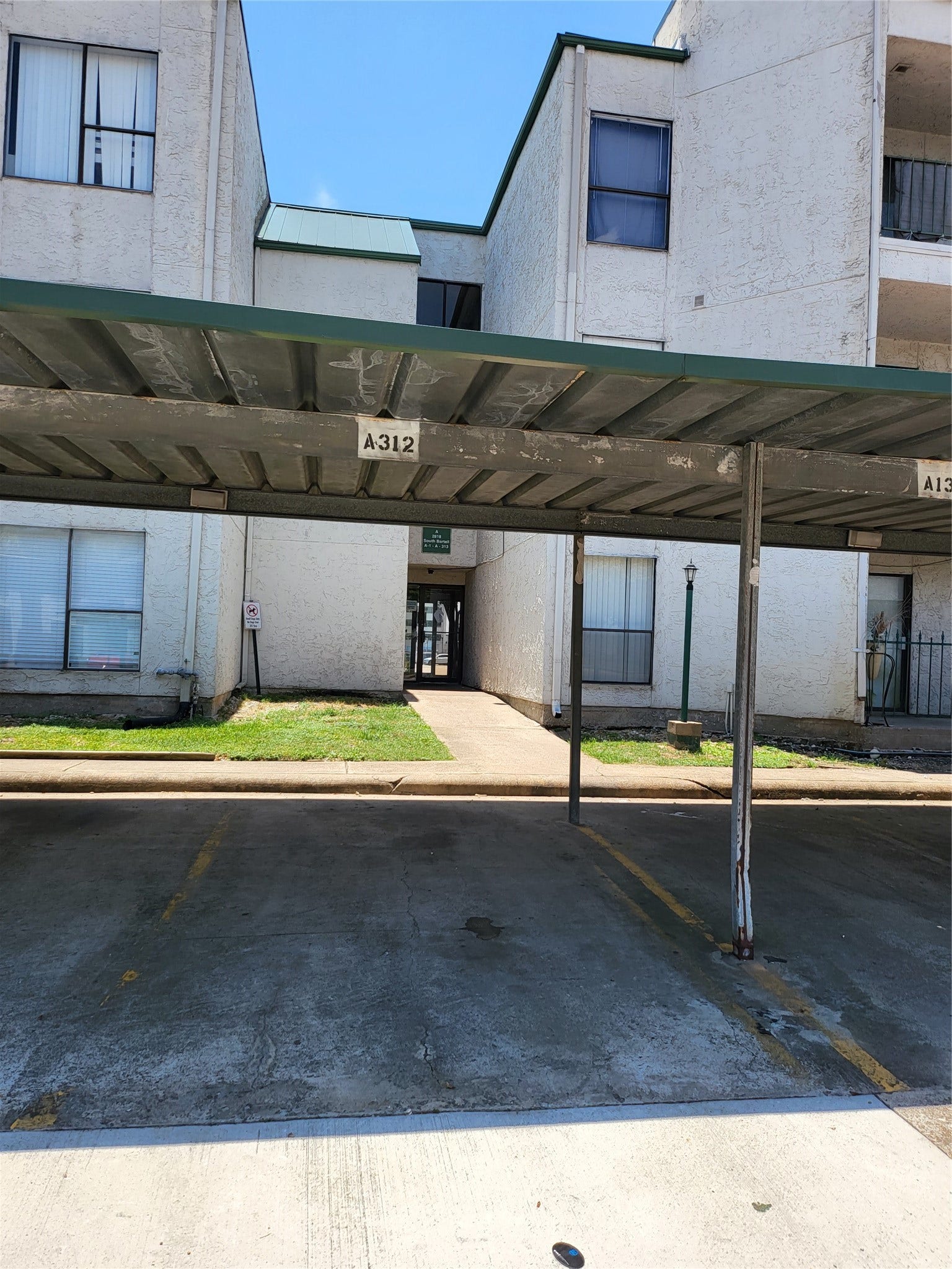 2818 S Bartell Drive, #312, Houston, TX 77054 Parking right next to entrance