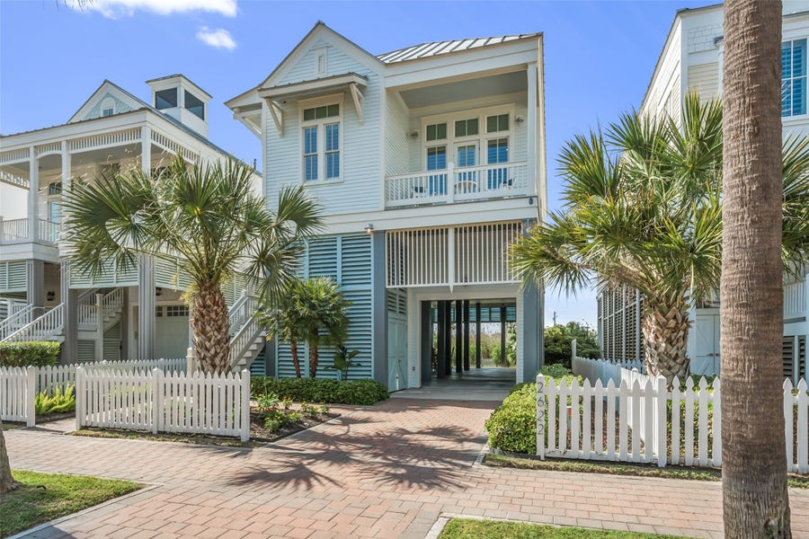 Property photo for 2622 E Seaside Drive, Galveston, TX
