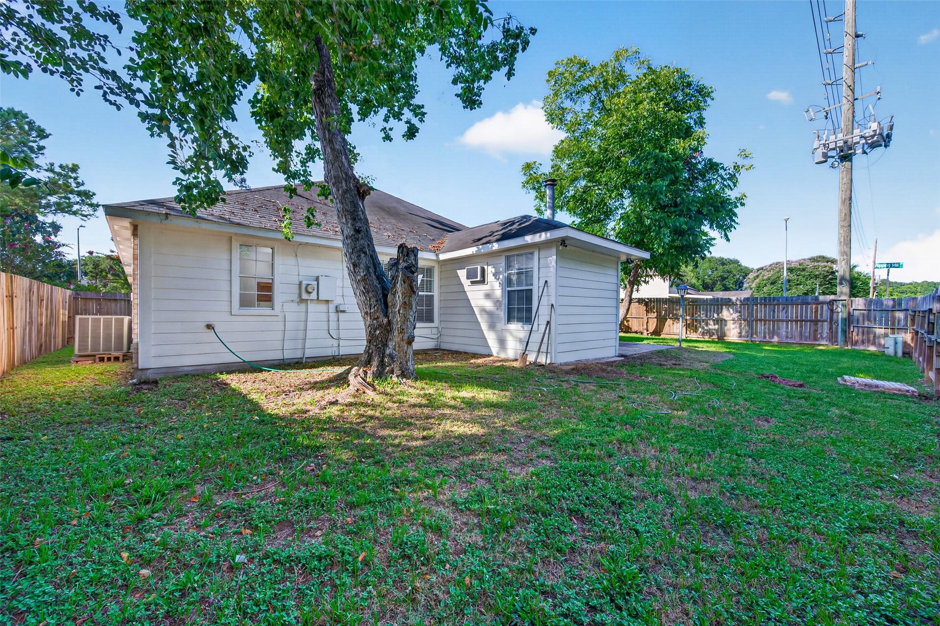 2703 Blue Mist Drive, Sugar Land, TX 77498 Spacious walk-in closet with ample hanging space on multiple levels, perfect for organizing your wardrobe.