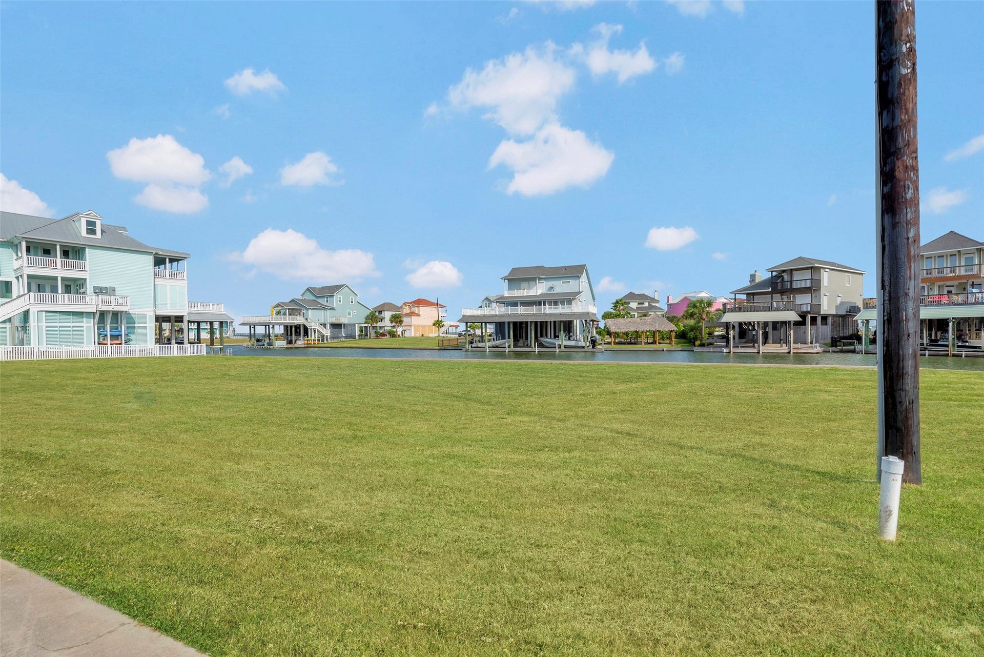 502 Neptune Circle, Tiki Island, TX 77554 502 Neptune Circle, Tiki Island, TX 77554
