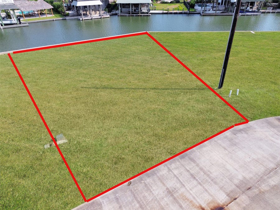 Property photo for 502 Neptune Circle, Tiki Island, TX