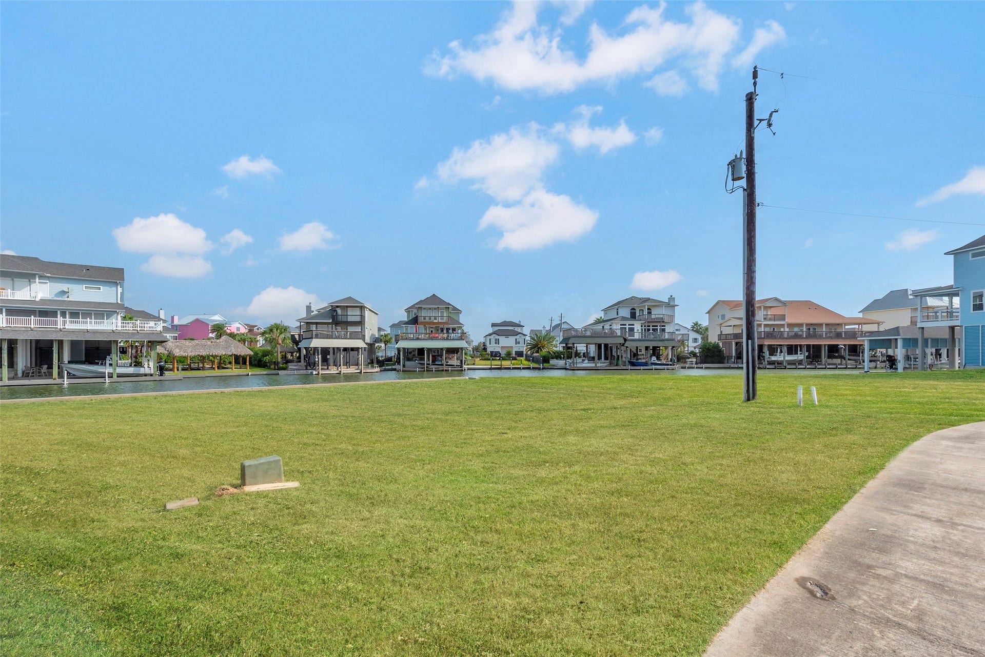 502 Neptune Circle, Tiki Island, TX 77554 502 Neptune Circle, Tiki Island, TX 77554