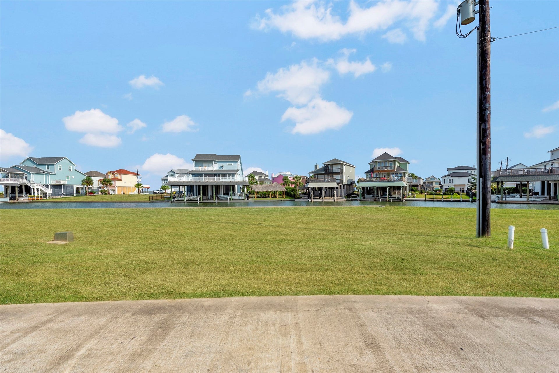 502 Neptune Circle, Tiki Island, TX 77554 502 Neptune Circle, Tiki Island, TX 77554