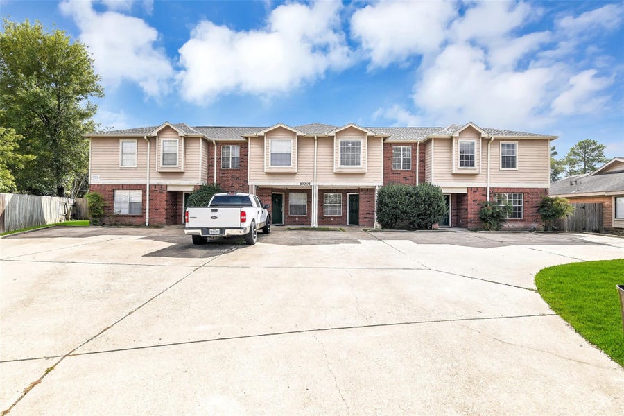 Property photo for 10007 Emerald Creek Drive, Houston, TX