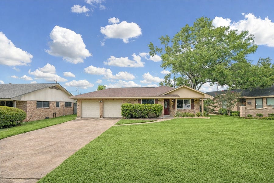 Property photo for 1607 Willowby Drive, Houston, TX