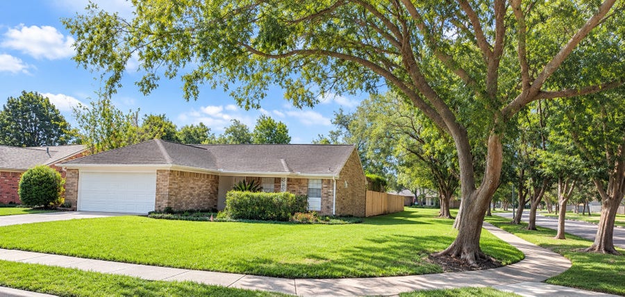 Property photo for 3102 E Heatherock Circle, Sugar Land, TX