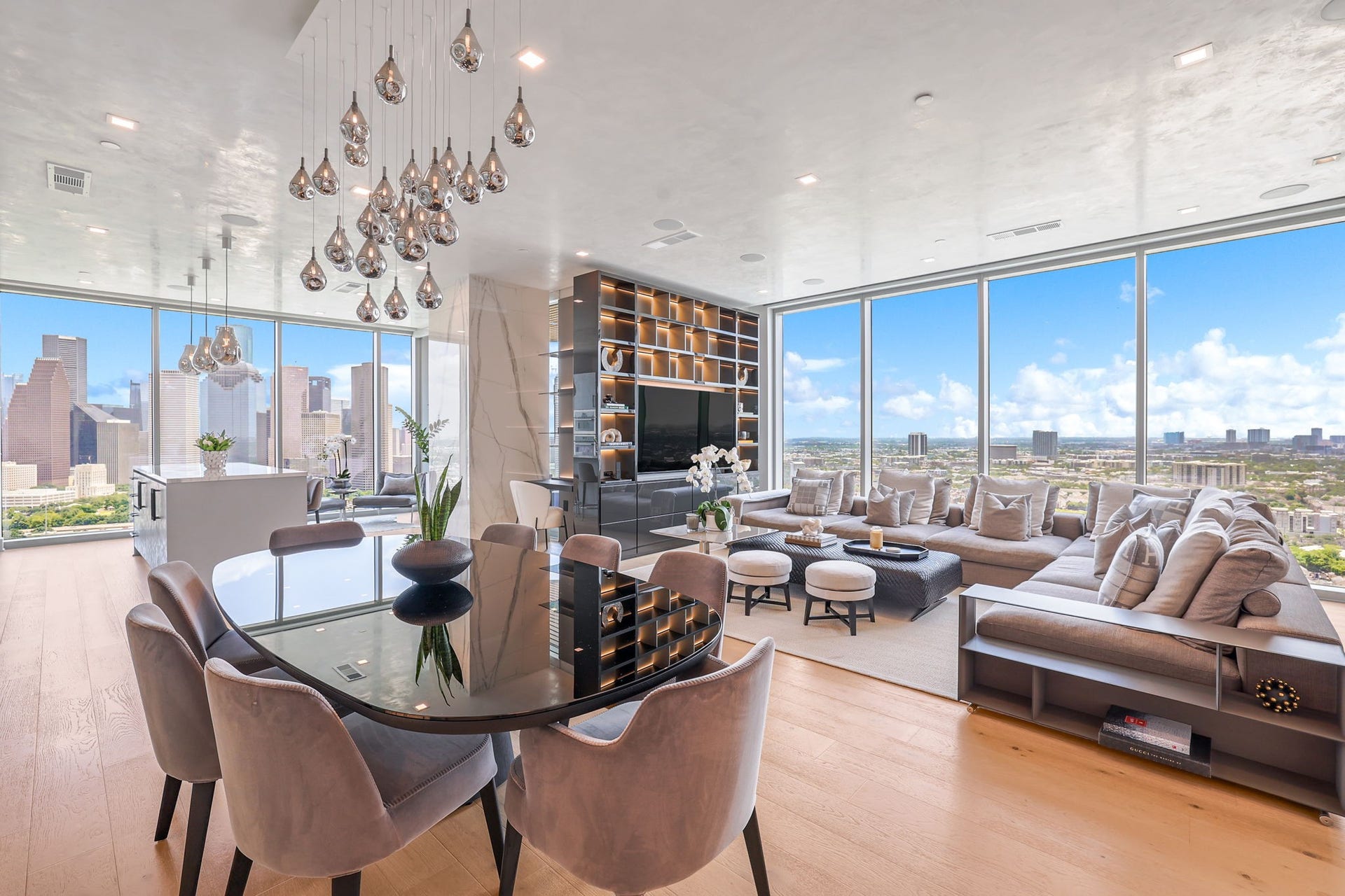 1711 Allen Parkway, #2704, Houston, TX 77019