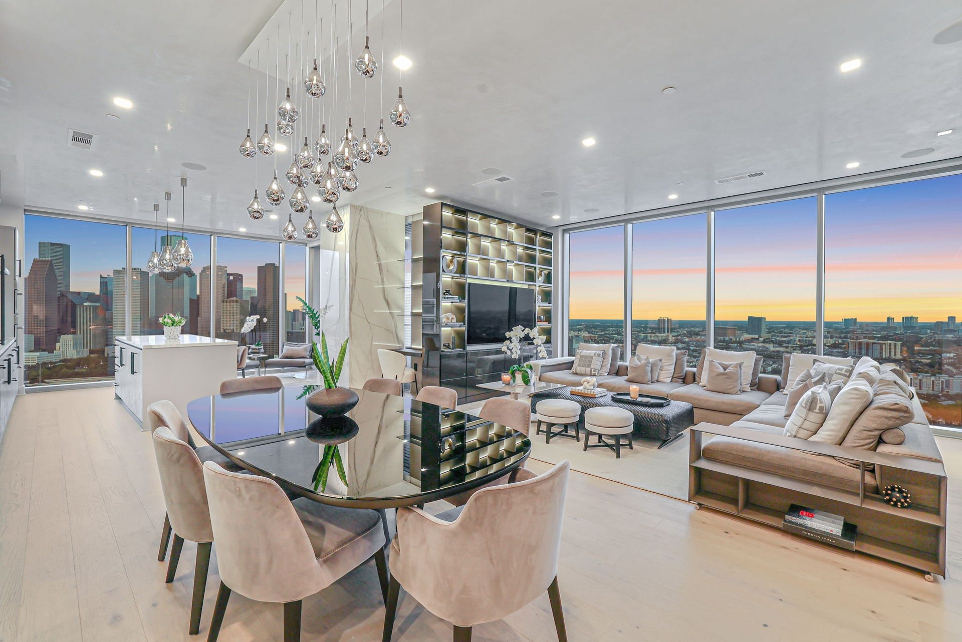 1711 Allen Parkway, #2704, Houston, TX 77019
