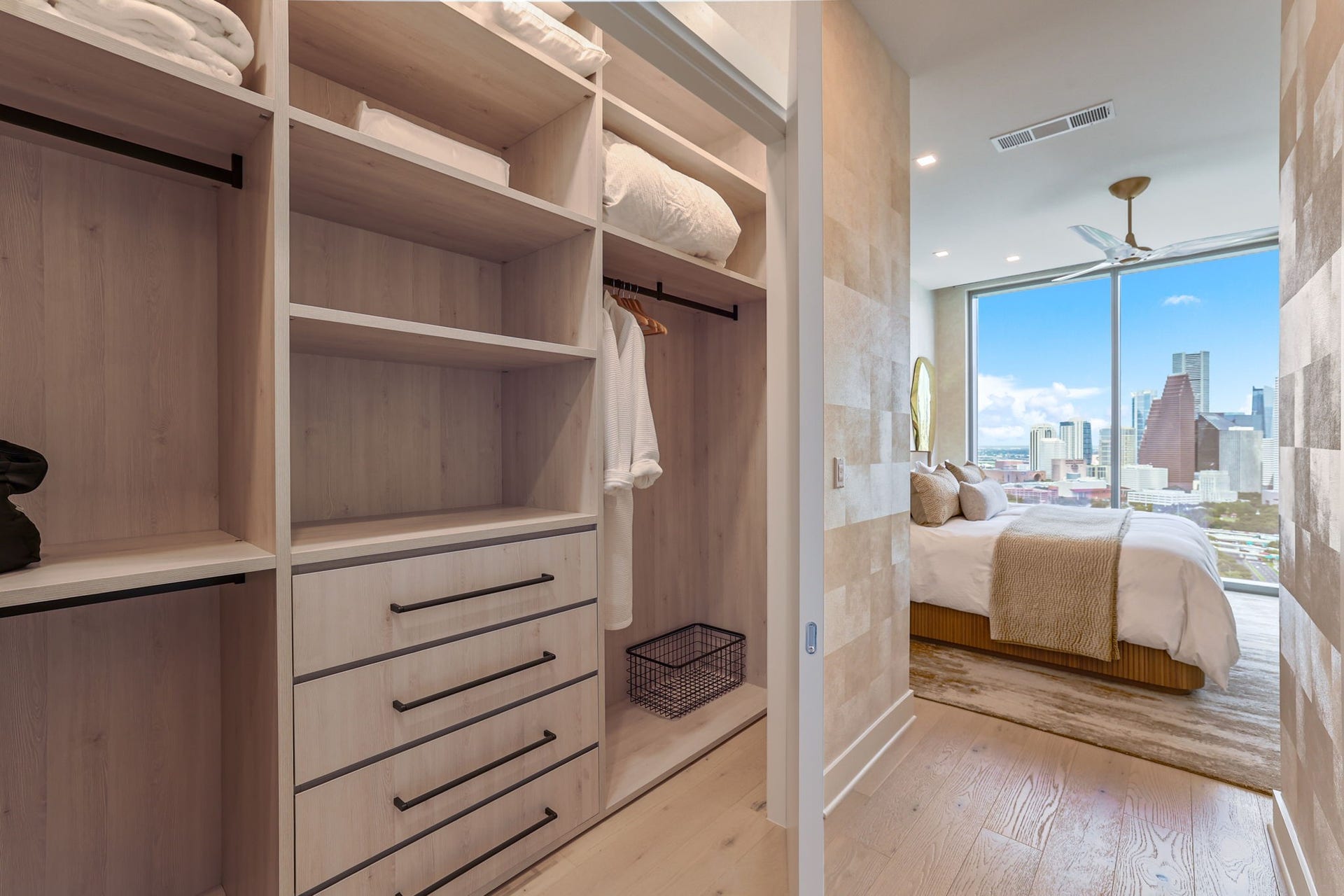 1711 Allen Parkway, #2704, Houston, TX 77019